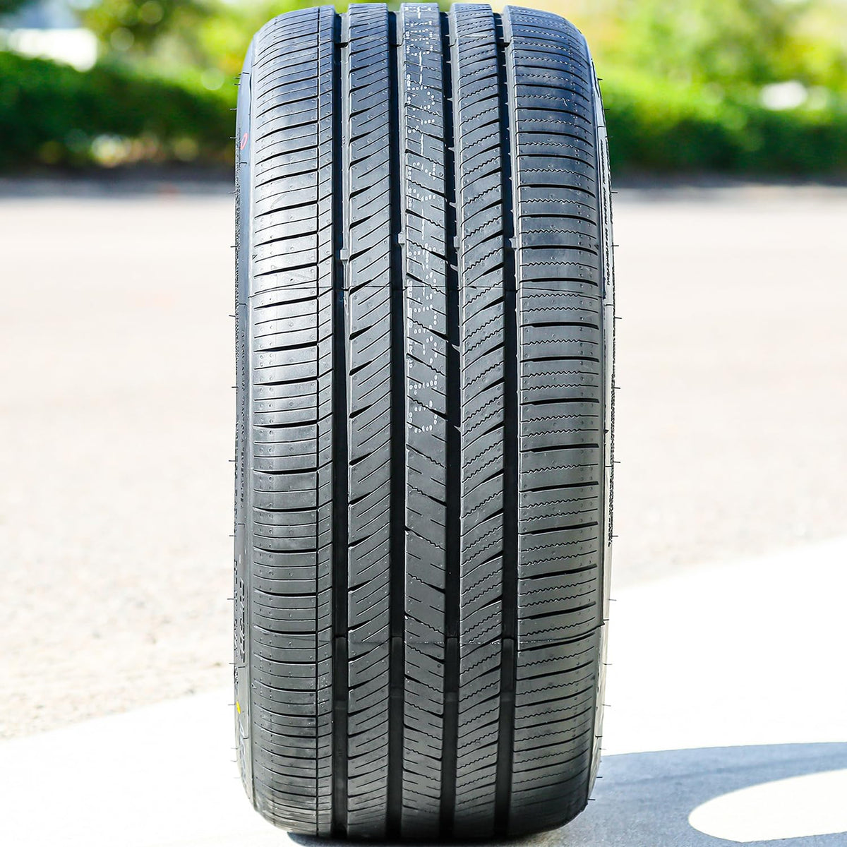 235/40ZR18 95W XL All Season Passenger Tire F467160